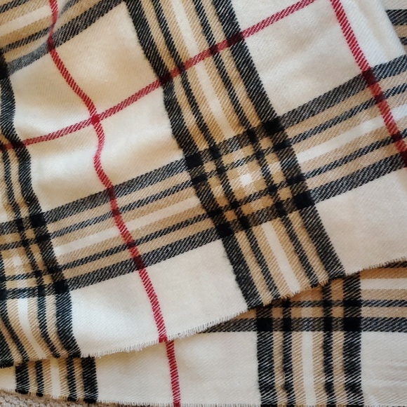 Two fun accent scarves to accessory with - Picture 4 of 5